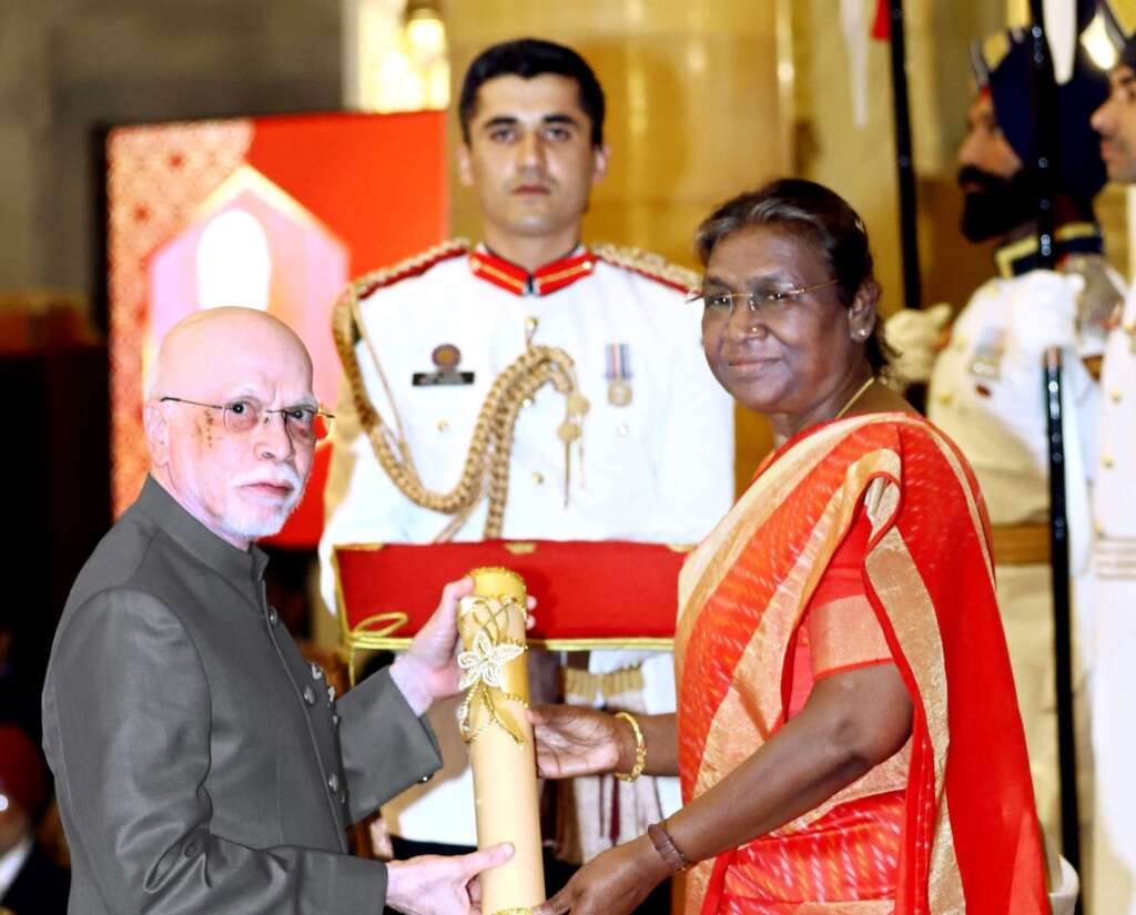 Dr. Chandrasekhar Sankurathri receiving the Padma Shri Award from Mrs. Droupadi Murmu, President of India; March 22, 2023.